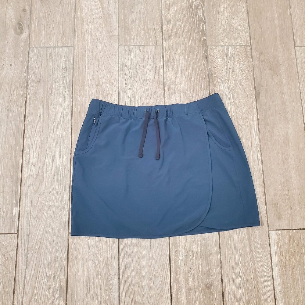 Patagonia women's polyester blend navy dark blue lined athletic skort size XL